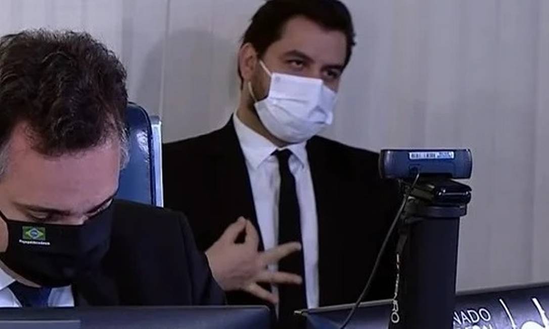 MPF denuncia Filipe Martins por gestos racistas em sessão do Senado Federal