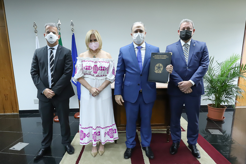 Entidades entregam proposta inicial de Código de Ética ao PGR