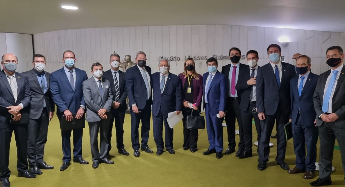 Câmara adia análise de PEC que ataca a independência do Ministério Público