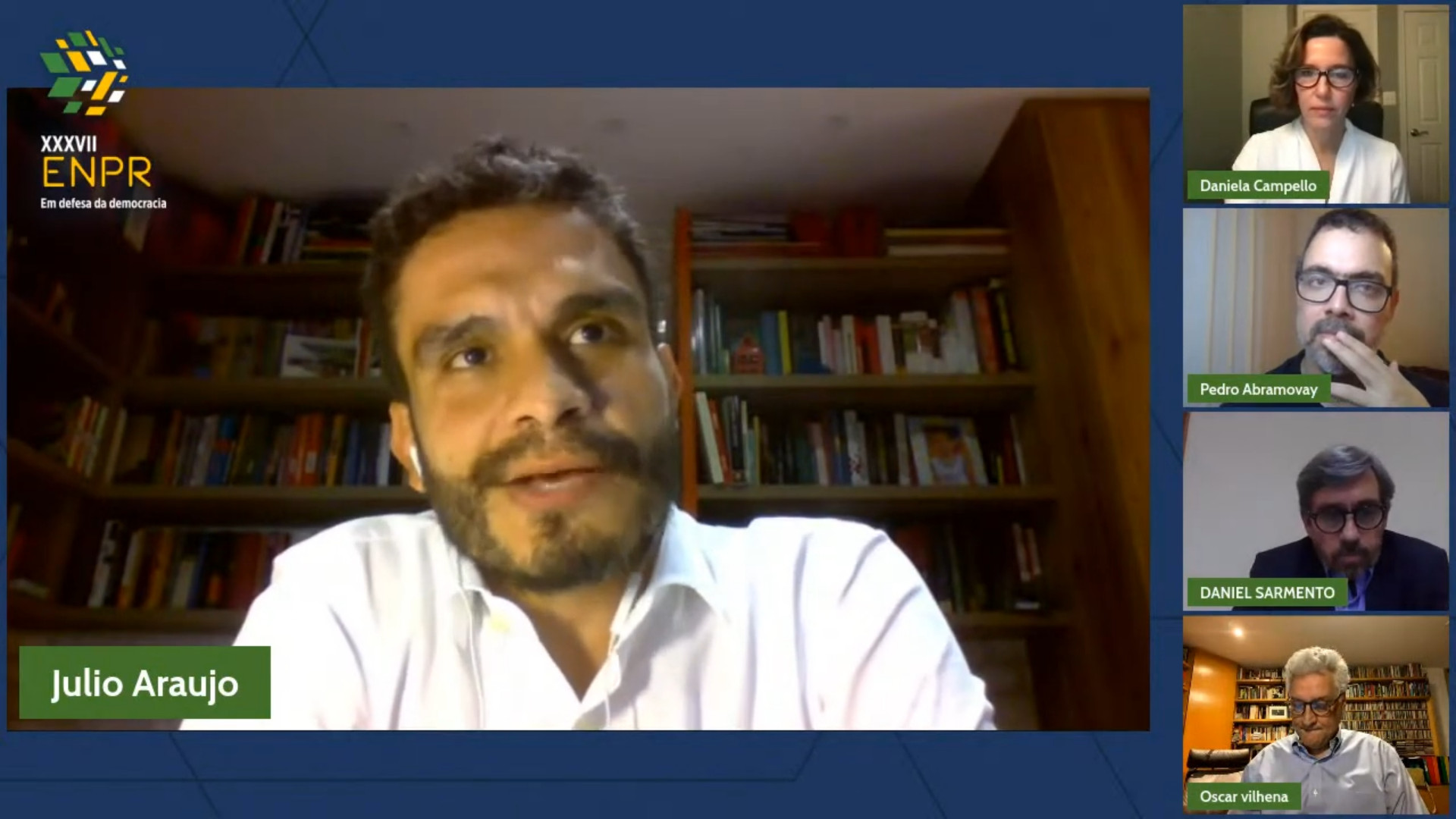 Debate analisa riscos à democracia brasileira e à efetivação de direitos