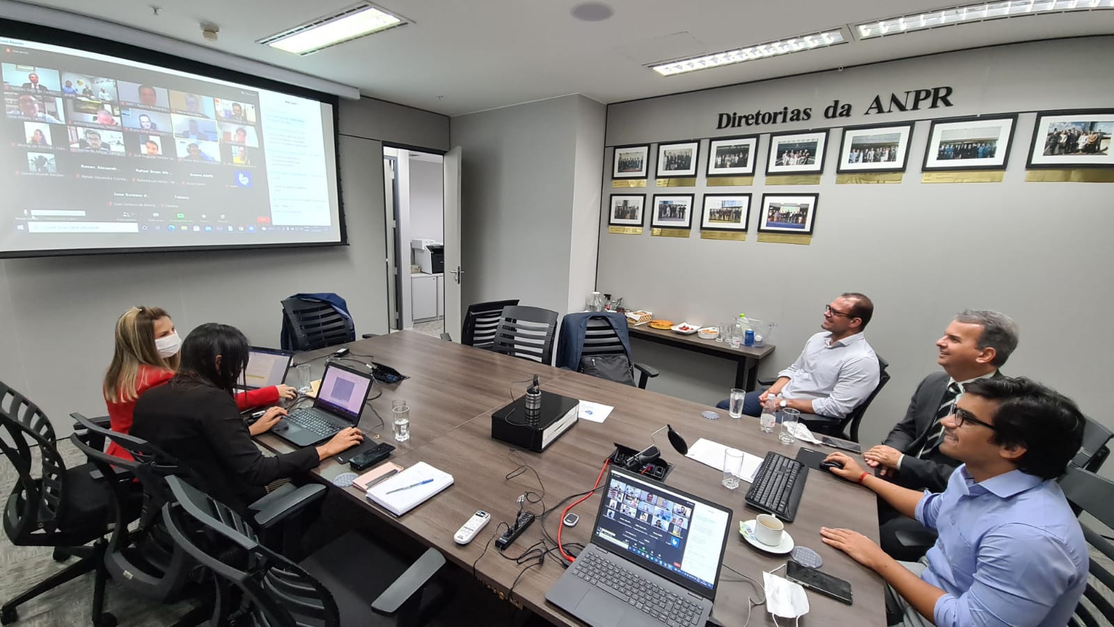 Confira como foi o primeiro dia de debates corporativos do ENPR