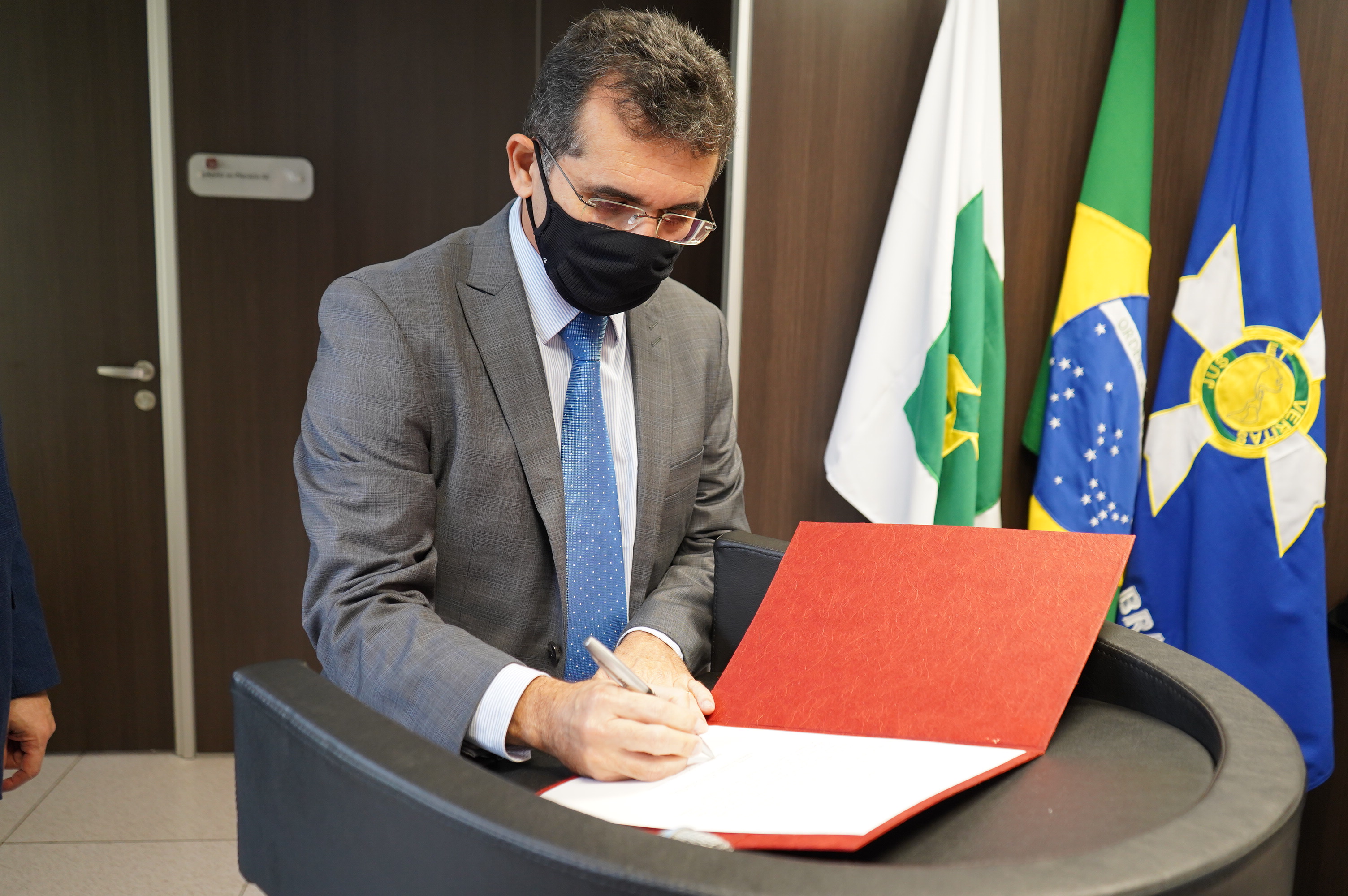 Procurador da República Antonio Edílio toma posse no CNMP