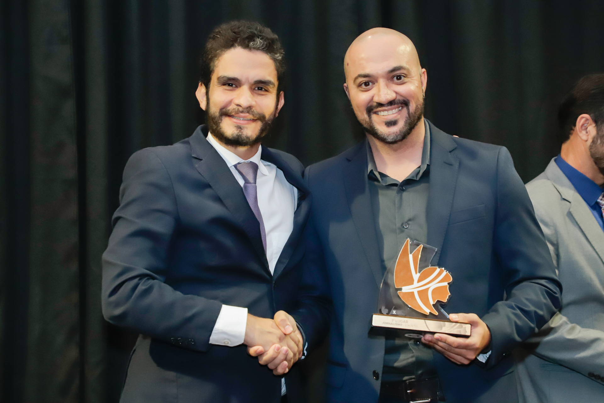 X Prêmio República: reportagens sobre a chacina do Jacarezinho e a falta de energia elétrica vencem nas categorias de Jornalismo