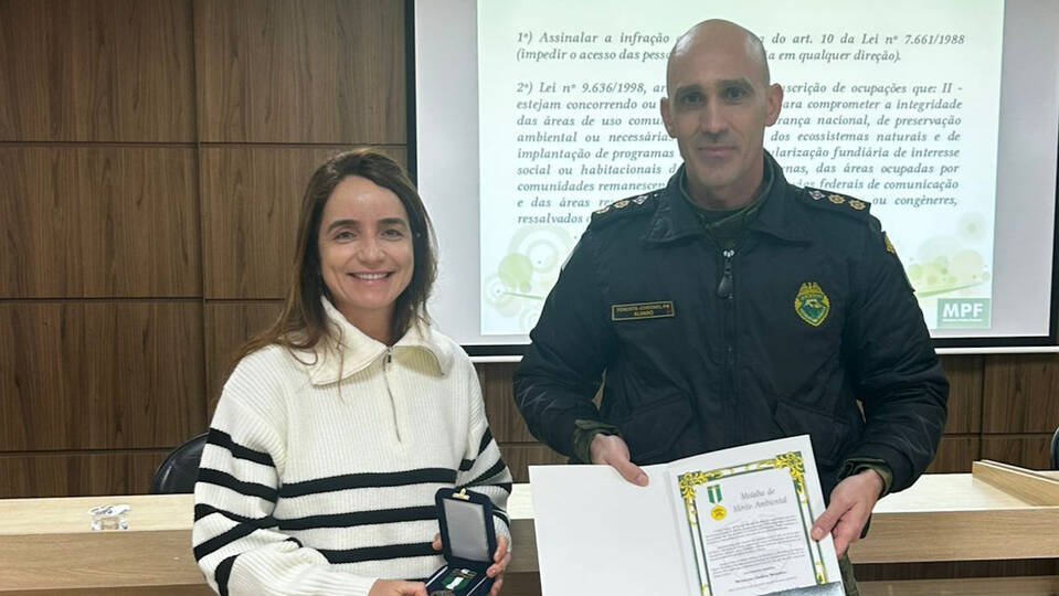 Procuradora Monique Cheker homenageada por atuação ambiental no Paraná