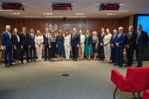 33acde00-36c4-4091-9855-46e8b43dcb93